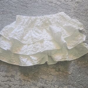 Chic White Ruffled Mini Skirt